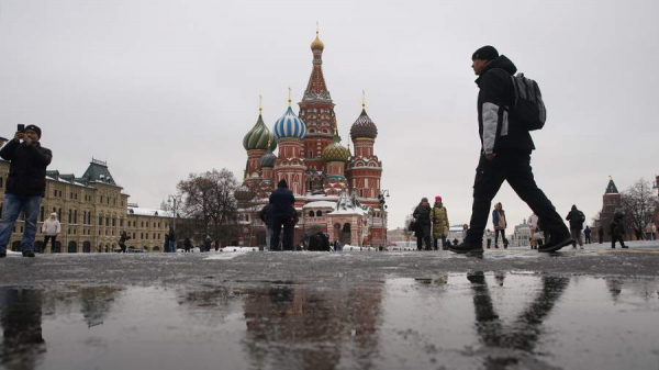 Синоптики спрогнозировали гололедицу и небольшой снег в Москве 4 января
