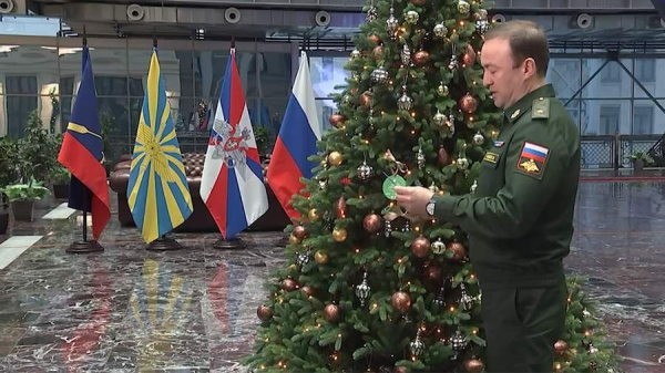 Замминистра обороны РФ Фрадков исполнил мечту девочки из Ленинградской области
Замминистра обороны РФ Фрадков исполнил мечту девочки из Ленинградской области