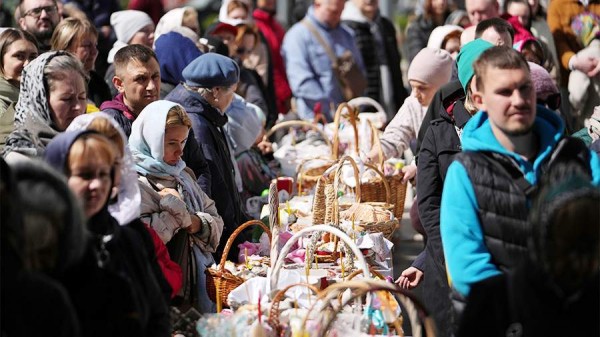 
                    В Госдуме предложили сделать Пасху и Троицу выходными днями

        