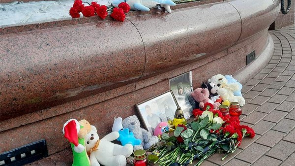
                    В Калининграде возник стихийный мемориал в память об убитом семилетнем мальчике

        