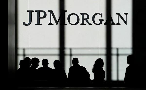 WSJ рассказала о застрявших в JPMorgan $2 млрд из России
WSJ рассказала о застрявших в JPMorgan $2 млрд из России