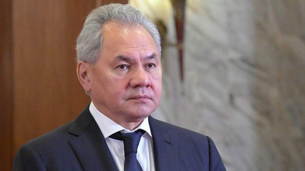 Шойгу направился с рабочим визитом в Индонезию и Малайзию
Шойгу направился с рабочим визитом в Индонезию и Малайзию