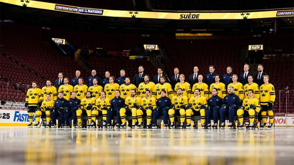 
                    Сборная Швеции по хоккею обыграла США на Турнире четырех наций

        