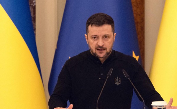 
                    Зеленский рассказал об убитых в Офисе президента при покушениях на него

                
