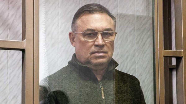 
                    Суд арестовал советника губернатора Ростовской области

        