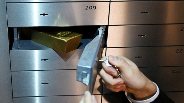 
                    Из Банка Англии изъяли тысячи золотых слитков из-за опасений пошлин

        