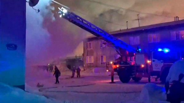 
                    В жилом многоквартирном доме в ЯНАО произошел пожар на площади свыше 900 кв. м

        