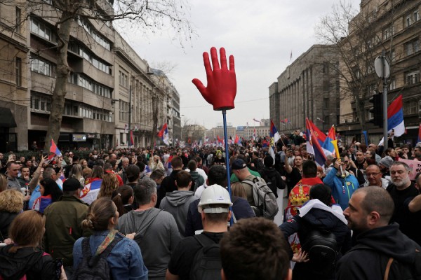 
                    Больше 100 тыс. человек вышли на антиправительственный протест в Белграде

                