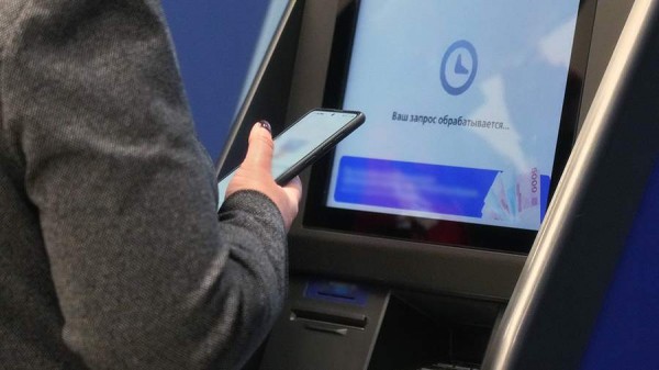 
                    В ВТБ предупредили об изменении схем мошенничества с NFC-клонами карт

        