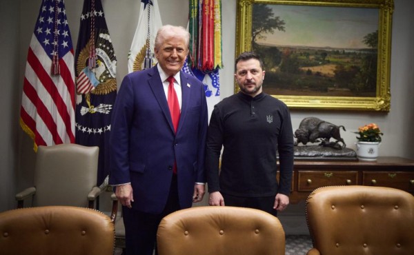 Трамп пригрозил Зеленскому очень большими проблемами за отказ от сделки
Трамп пригрозил Зеленскому очень большими проблемами за отказ от сделки
