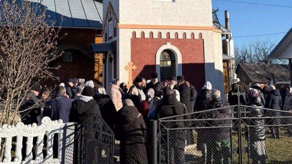 
                    Украинские СМИ сообщили о захвате храма УПЦ в Комаровцах

        
