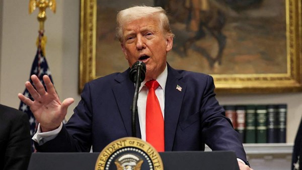 
                    Трамп счел несправедливым запрет американским банкам вести бизнес в Канаде

        