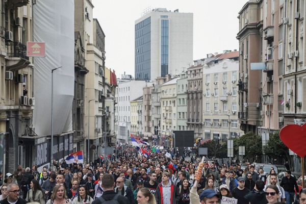 
                    Больше 100 тыс. человек вышли на антиправительственный протест в Белграде

                