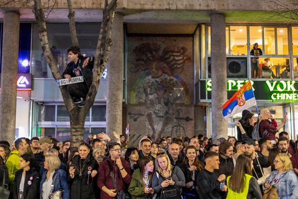 
                    Больше 100 тыс. человек вышли на антиправительственный протест в Белграде

                