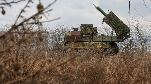 
                    Средства ПВО сбили 21 беспилотник ВСУ над четырьмя регионами РФ и Черным морем

        