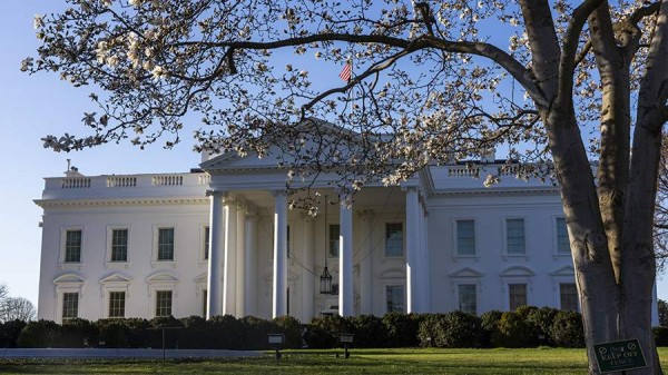 
                    Администрация Трампа лишит правового статуса более 500 тыс. мигрантов

        