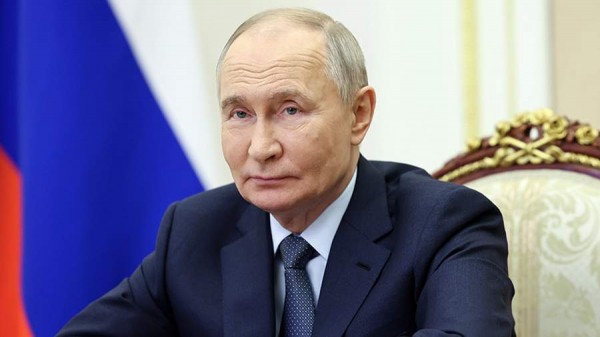 Путин поздравил россиянок с Международным женским днем
Путин поздравил россиянок с Международным женским днем