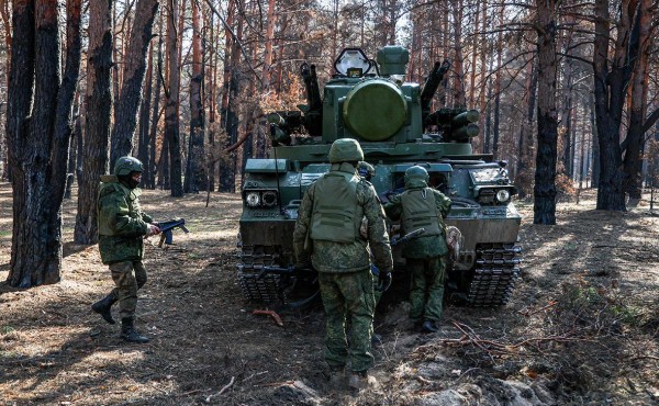Путин поручил освободить от призыва воевавших в войсках ДНР и ЛНР россиян
Путин поручил освободить от призыва воевавших в войсках ДНР и ЛНР россиян