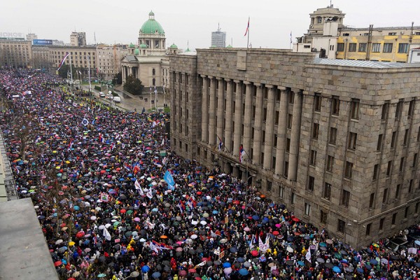 
                    Больше 100 тыс. человек вышли на антиправительственный протест в Белграде

                