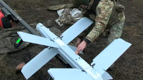 
                    Расчеты БПЛА боеприпасами &laquo;Ланцет&raquo; поразили технику ВСУ на южнодонецком направлении

        