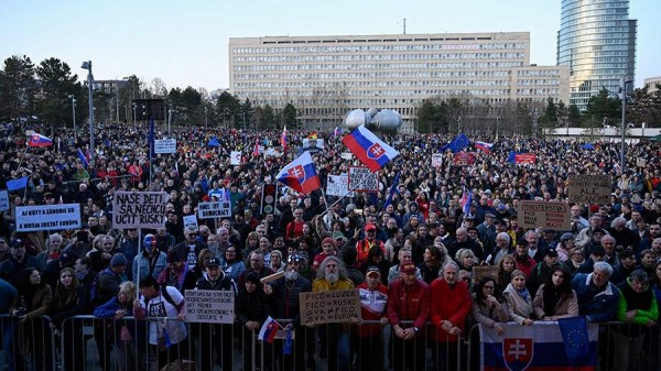 
                    В Братиславе прошел крупнейший антиправительственный митинг на 10 тыс. человек

        