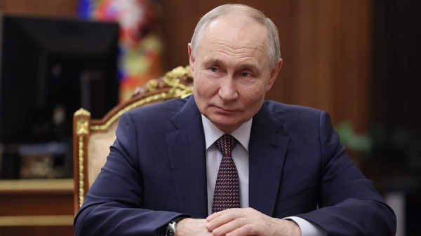 
                    Рейтинг доверия россиян Путину достиг 81%

        
