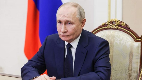 Путин присвоил звание Героя России космонавтам Гребенкину и Чубу
Путин присвоил звание Героя России космонавтам Гребенкину и Чубу