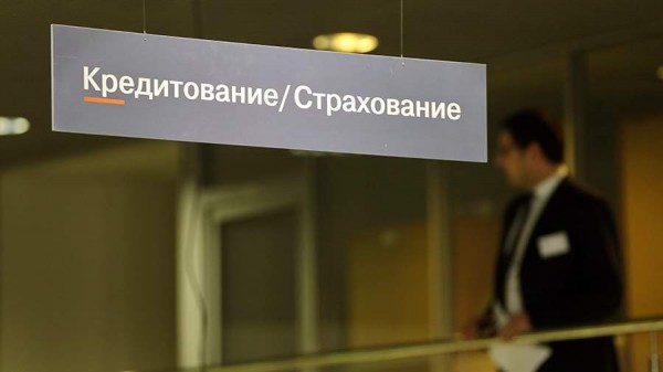 
                    Выдачи автокредитов упали до двухлетнего минимума

        