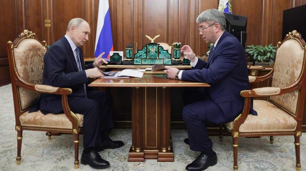 
                    Глава Бурятии доложил Путину о развитии республики и помощи участникам СВО

        