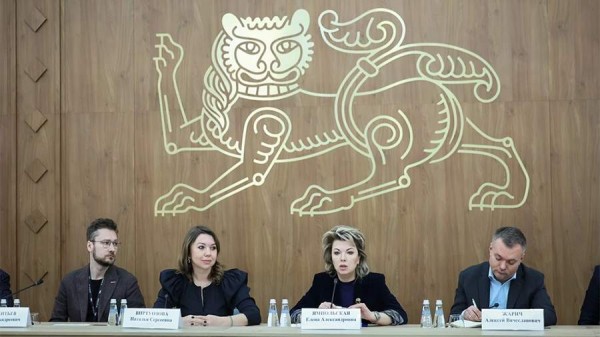 
                    Ямпольская возглавила Совет по формированию нового российского стиля

        
