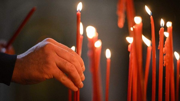 Благодатный огонь доставили в храм Христа Спасителя
Благодатный огонь доставили в храм Христа Спасителя