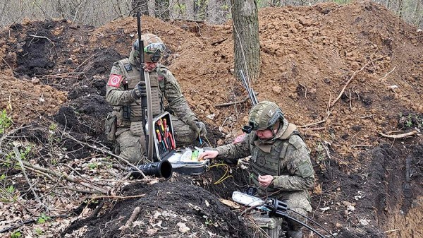 
                    В ВС РФ рассказали о работе с оптоволоконными линиями связи

        