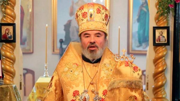 
                    Архиепископ Бельцкий Маркел провел службу и передал верующим Благодатный огонь

        