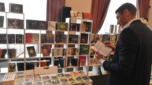 
                    Опрос выявил потребности российских читателей книг

        