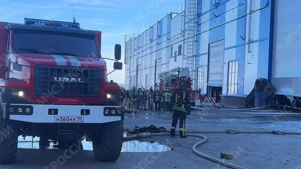 Пожар на судозаводе в Карелии локализован на площади 1 тыс. кв. м
Пожар на судозаводе в Карелии локализован на площади 1 тыс. кв. м
