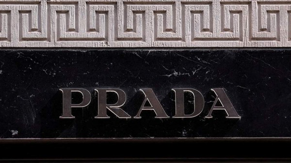 Prada заключила сделку о покупке Versace за $1,4 млрд
Prada заключила сделку о покупке Versace за $1,4 млрд