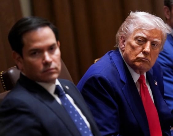 
                    FT сообщила о дестабилизации алмазной отрасли пошлинами Трампа

                