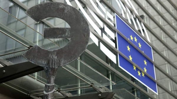 
                    В ЕС утвердят ответные меры на пошлины США 7 апреля

        