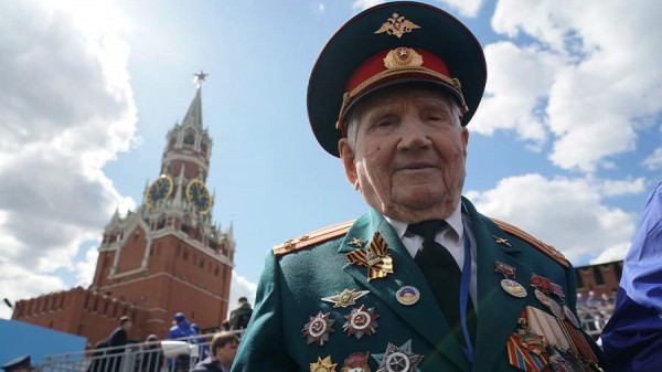 
                    Харатьян указал на необходимость передавать молодежи память о ВОВ

        