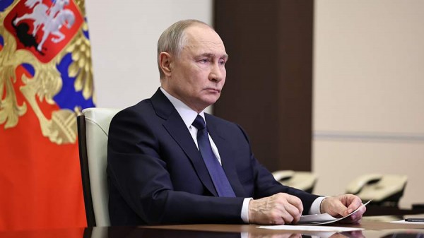 
                    Путин поздравил отличившихся при освобождении Курской области военных ВС РФ

        
