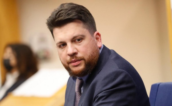 
                    В Екатеринбурге задержали отца Леонида Волкова

                