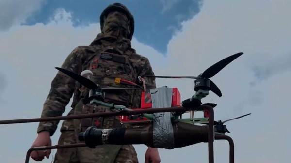 
                    Операторы БПЛА уничтожили четыре пикапа ВСУ в Запорожской области

        