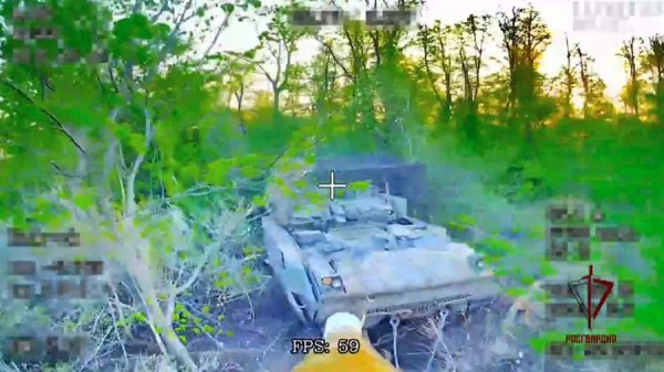 
                    В Сумской области росгвардейцы уничтожили замаскированную технику ВСУ

        