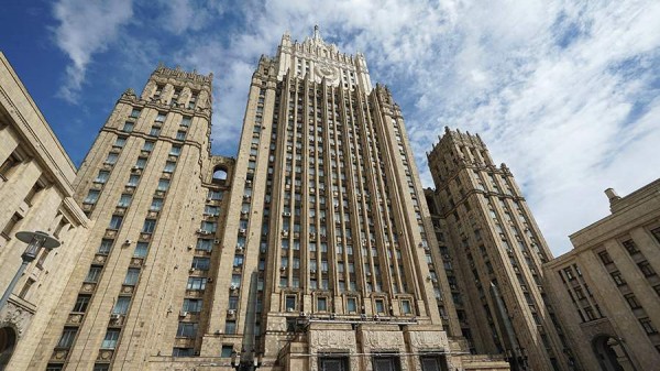 МИД РФ направит ноту протеста Швеции после сброса емкости с краской на посольство
МИД РФ направит ноту протеста Швеции после сброса емкости с краской на посольство