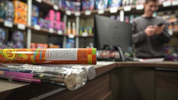 
                    Москвичам в преддверии Дня Победы напомнили о запрете запуска БПЛА и пиротехники

        