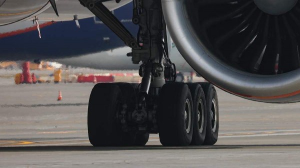 
                    Польские СМИ сообщили о конфискации отправленных через РФ шин для Boeing

        