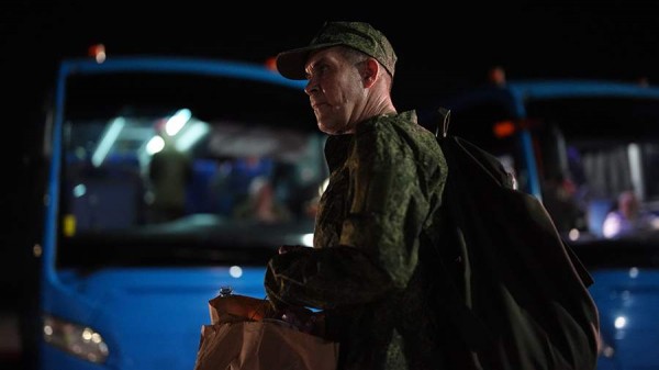 
                    Освобожденные из плена военные ВС РФ поделились радостью от возвращения домой

        