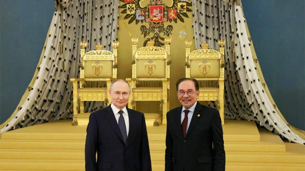 
                    Путин рассмешил премьер-министра Малайзии вопросом про три трона в Кремле

        