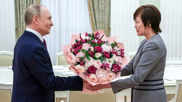 
                    Kyodo указало на улучшение отношений РФ и Японии на фоне встречи Путина и Акиэ Абэ

        