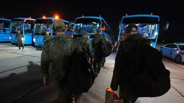 Освобожденных из плена жителей Курской области доставили в ПВР
Освобожденных из плена жителей Курской области доставили в ПВР